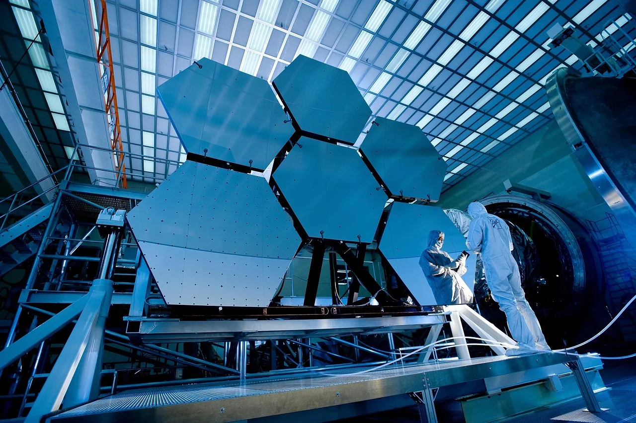 Segmented mirrors of a space telescope